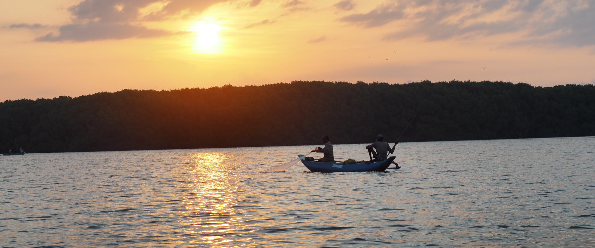 Lever de soleil sur le lagon de Pottuvil au Sri Lanka